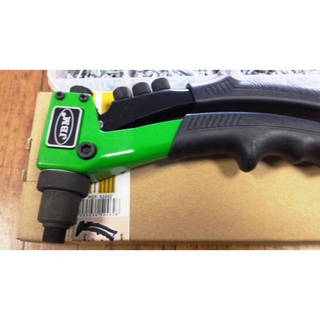 Remachadora compacta + estuche 300 remaches